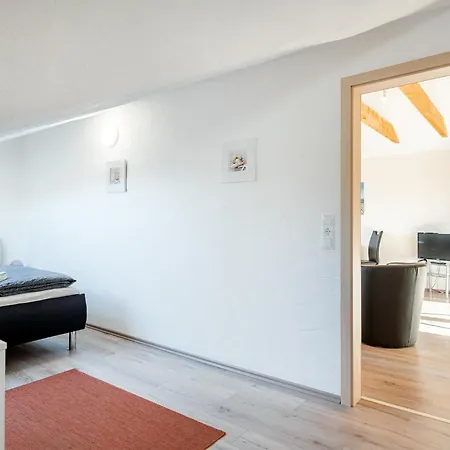 Seestern Mit Rundbogenfenster Am Badesee Tannenhausen Apartment Aurich