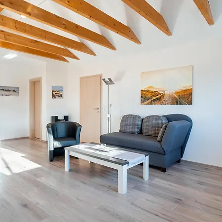 Seestern Mit Rundbogenfenster Am Badesee Tannenhausen