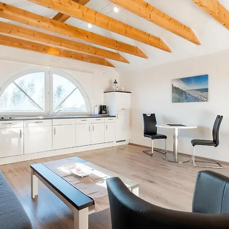 Seestern Mit Rundbogenfenster Am Badesee Tannenhausen Apartment Aurich