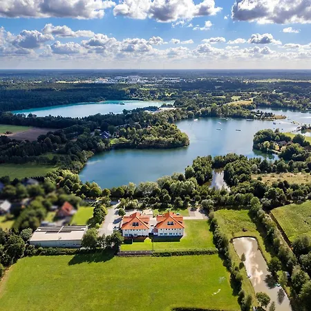 Seestern Mit Rundbogenfenster Am Badesee Tannenhausen *