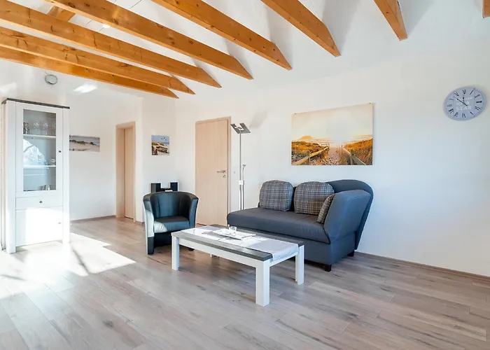 Seestern Mit Rundbogenfenster Am Badesee Tannenhausen