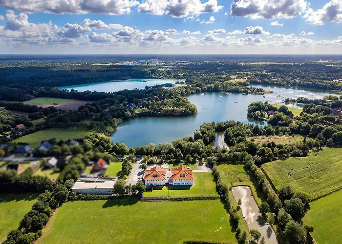 Seestern Mit Rundbogenfenster Am Badesee Tannenhausen *